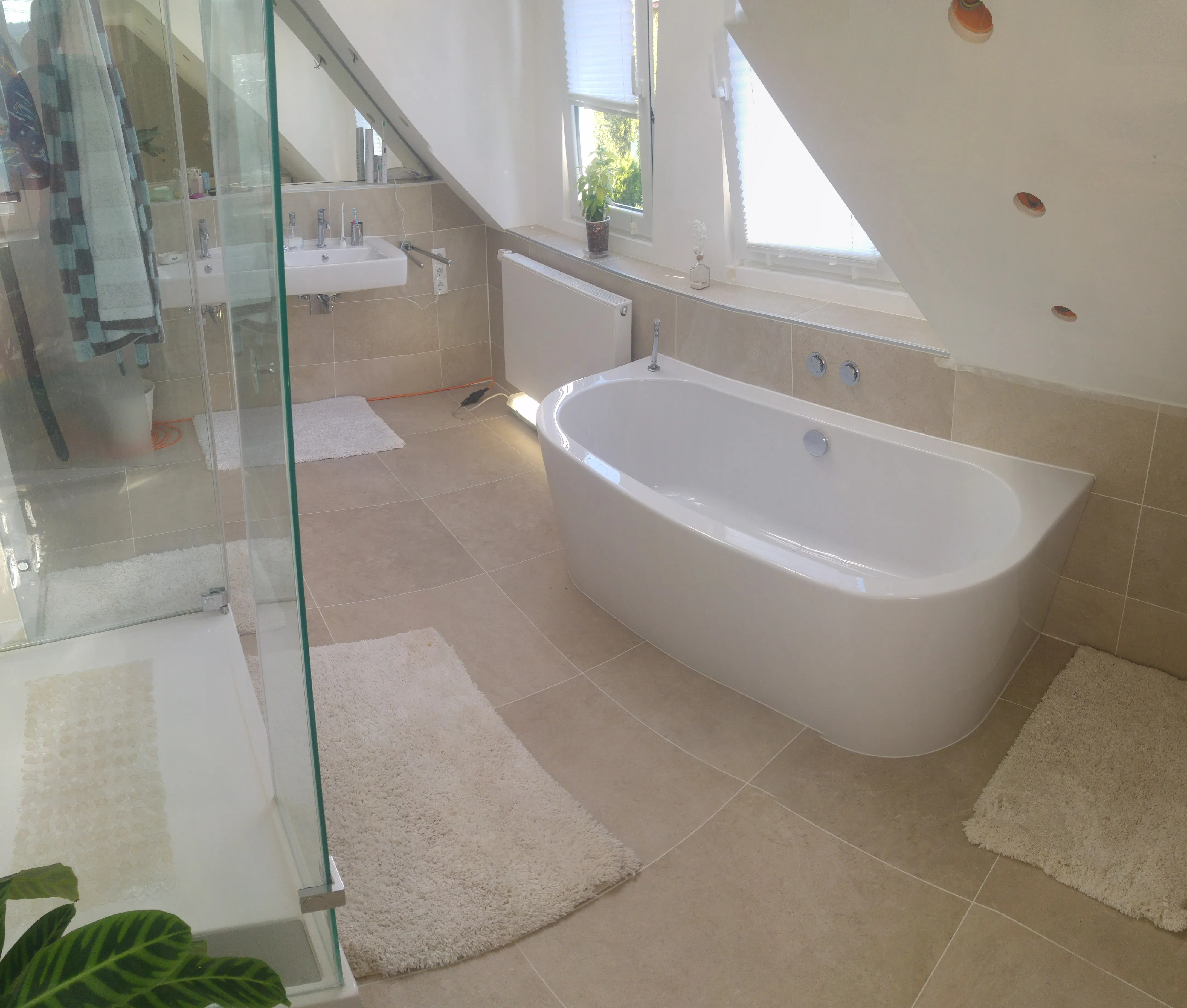 Badewanne unter der dachschraege