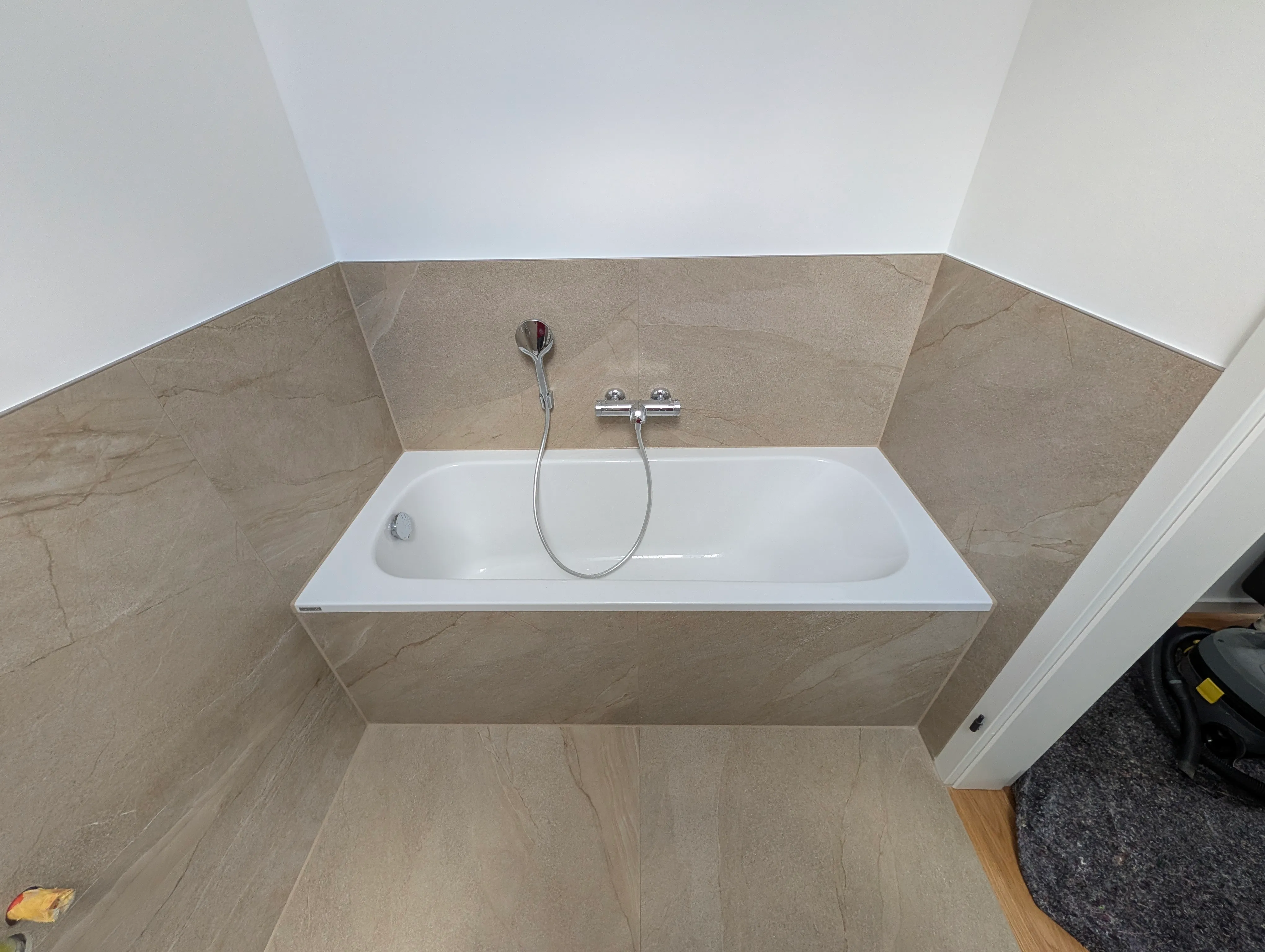 Badewanne in steinoptik